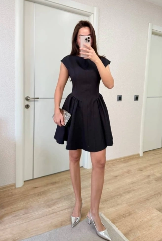 Sırt Dekolteli Çan Detaylı Mini Elbise - Siyah