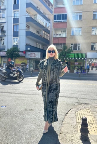 Siyah çizgi desenli elbiseli hırka triko takım haki