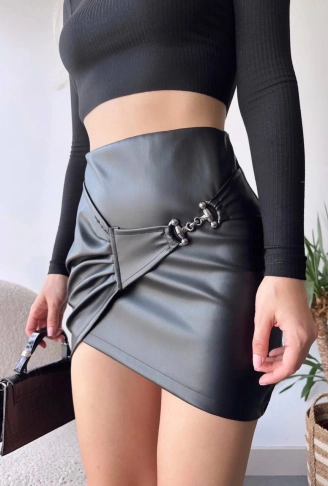 Tokalı deri etek siyah s240097