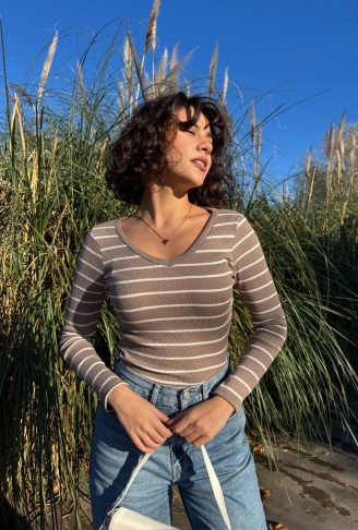 V yaka çizgili bluz bej A3699