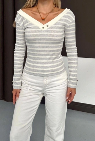 V yaka kol ve yaka düğmeli bluz gribeyaz A4047