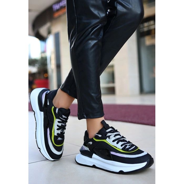 Aleh Siyah Cilt Lila Detaylı Spor Ayakkabı