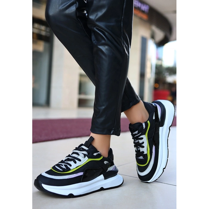 Aleh Siyah Cilt Lila Detaylı Spor Ayakkabı