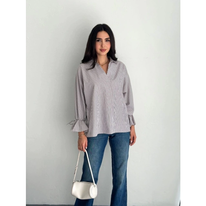 Arkası Asimetrik Yırtmaç Kesim Detaylı Cizgili Bluz Gömlek - Gri