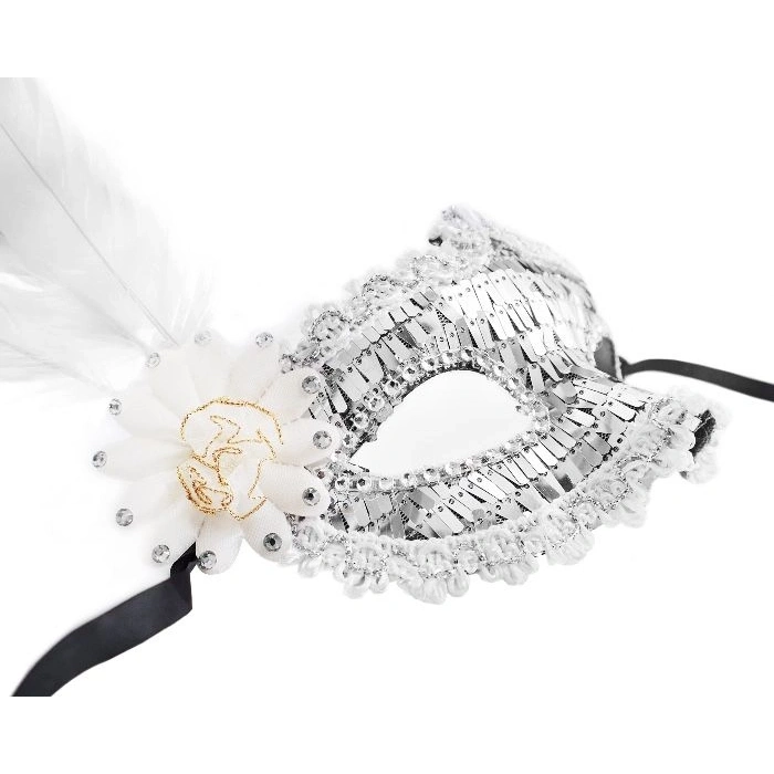 Gümüş Payetli Pullu Beyaz Renk Yandan Tüylü Parti Maskesi 18x22 cm (4940)