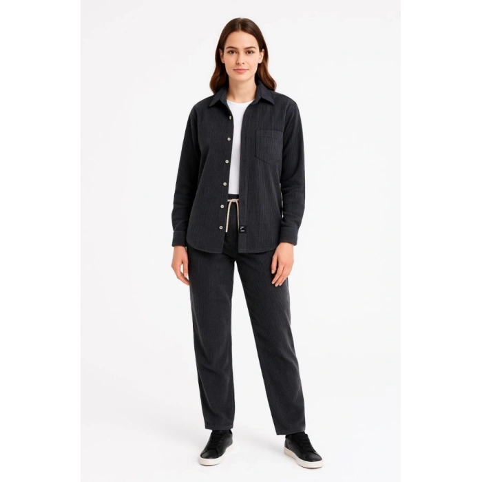 Kadife Oversize Takım – Gömlek Ve Pantolon İkili Set Füme Corduroy Şıklığı, Rahat Ve Zarif Duruş Yumuşak Dokulu Kadife Kumaş, Düğmeli Gömlek Üst Ve Lastikli Pantolon Alt Parça Ile Gün Boyu Konfor- Siyah