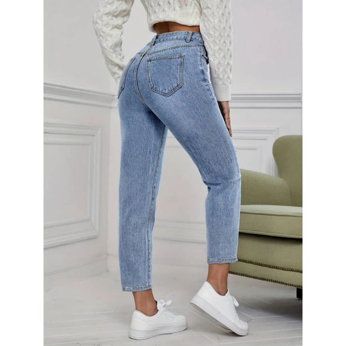 Kadın Açık Mavi Yırtık Mom Fit Kot Pantolon