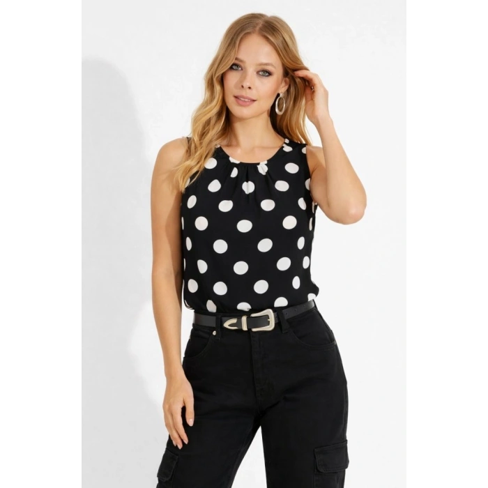 Kadın Askılı Yakası Büzgülü Puantiyeli Atlas Bluz