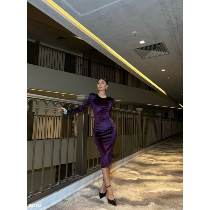 Kadın Bisiklet Yaka Vatkalı Manşet Detay Kadife Kumaş Midi Boy Elbise