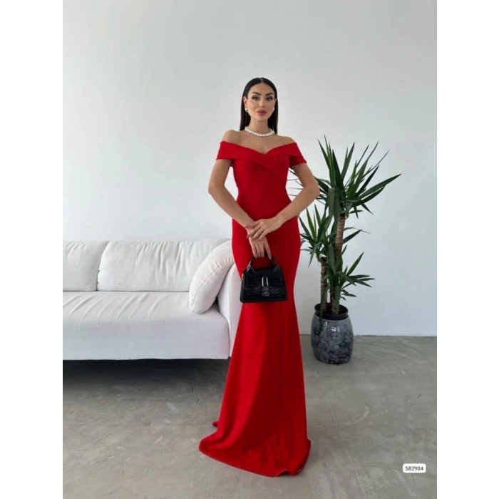 Kadın Dalgıç Kumaş Kayık Yaka Ve Dekolte Detaylı Elbise