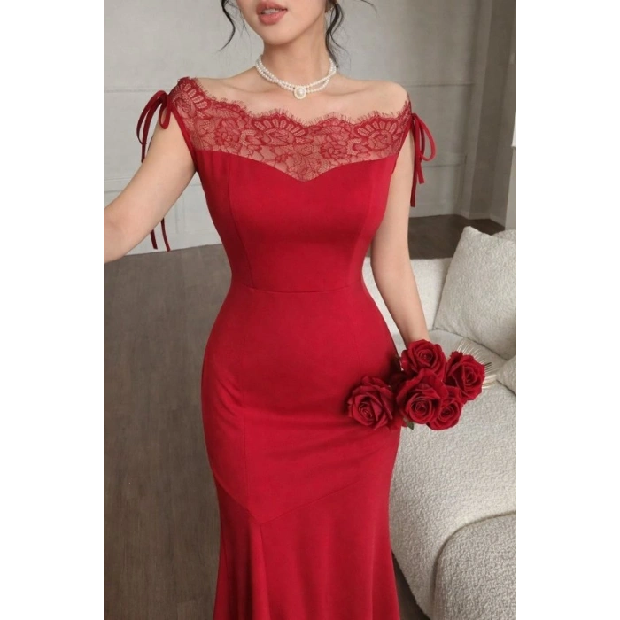 Kadın Göğüs Ve Yakası Dantel Detaylı Kayık Yaka Görünümlü Uzun Ithal Krep Elbise