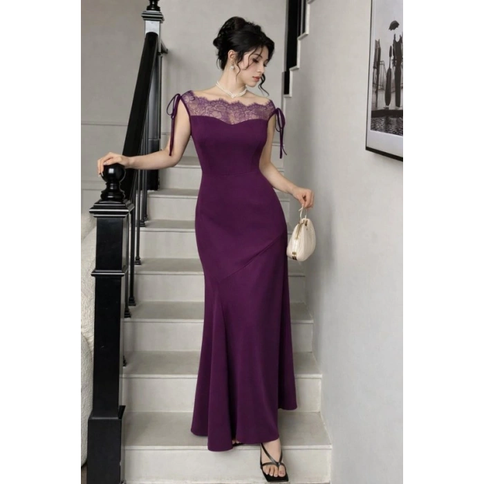 Kadın Göğüs Ve Yakası Dantel Detaylı Kayık Yaka Görünümlü Uzun Ithal Krep Elbise