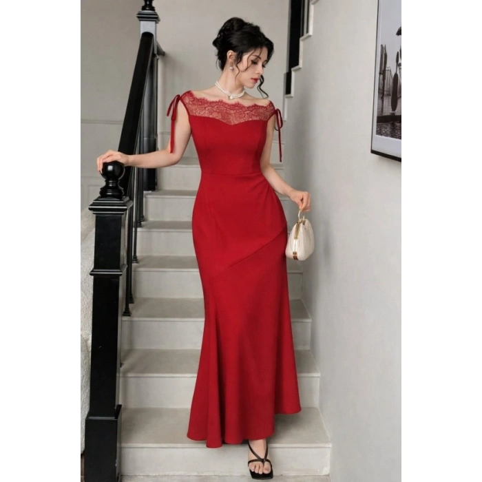 Kadın Göğüs Ve Yakası Dantel Detaylı Kayık Yaka Görünümlü Uzun Ithal Krep Elbise