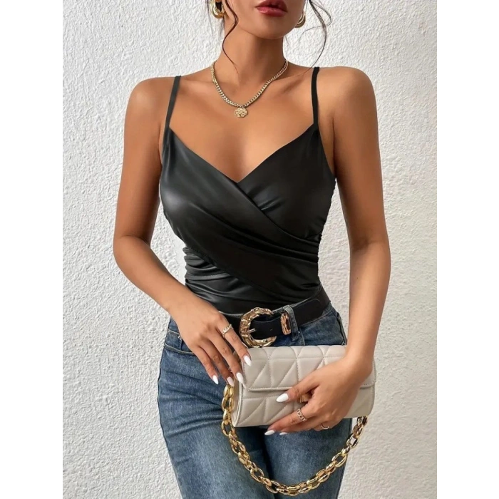 Kadın Ip Askılı Geniş V Yakalı Deri Bluz