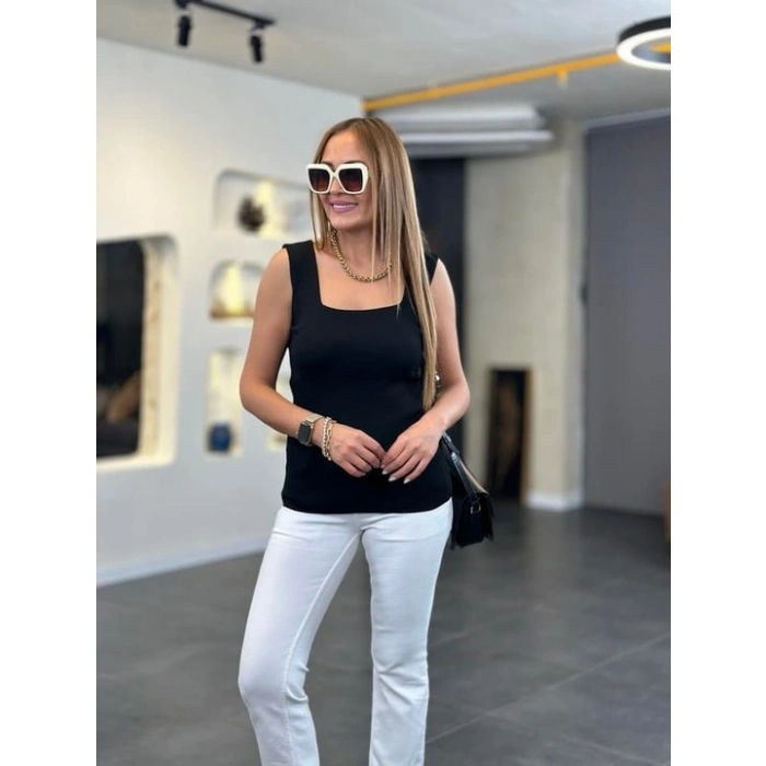 Kadın Kare Yaka Kalın Askılı Beyaz Triko Bluz