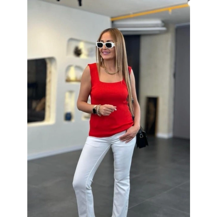 Kadın Kare Yaka Kalın Askılı Beyaz Triko Bluz