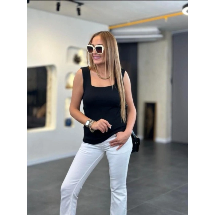 Kadın Kare Yaka Kalın Askılı Beyaz Triko Bluz