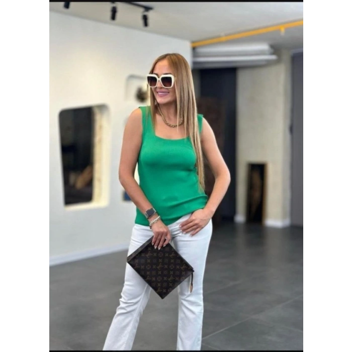 Kadın Kare Yaka Kalın Askılı Beyaz Triko Bluz