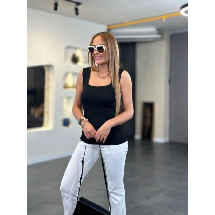 Kadın Kare Yaka Kalın Askılı Beyaz Triko Bluz