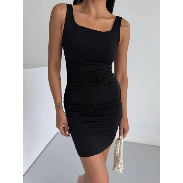 Kadın Kare Yaka Omuz Askılı Sırt Dekoltesi Detay Büzgülü Sandy Kumaş Mini Elbise