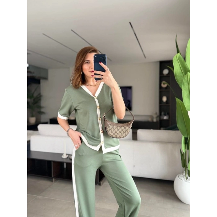 Kadın Kısa Kollu Ribana Ve Gold Düğme Detay Hırka Yanı şeritli Pantolon Ikili Takım