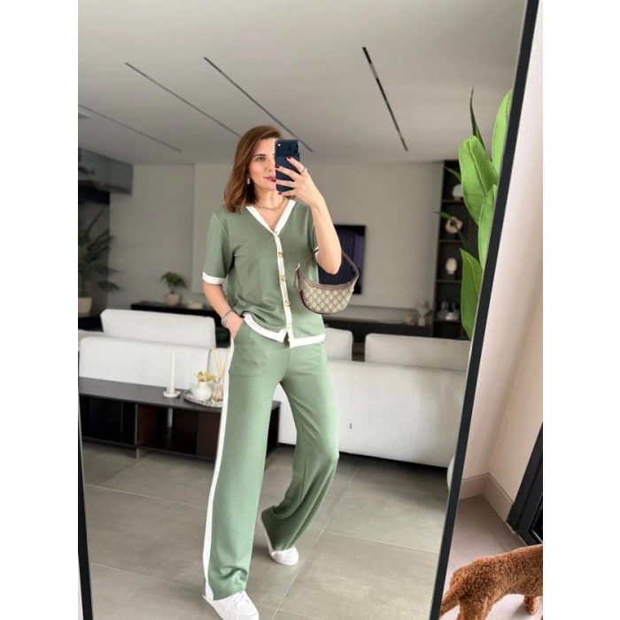 Kadın Kısa Kollu Ribana Ve Gold Düğme Detay Hırka Yanı şeritli Pantolon Ikili Takım