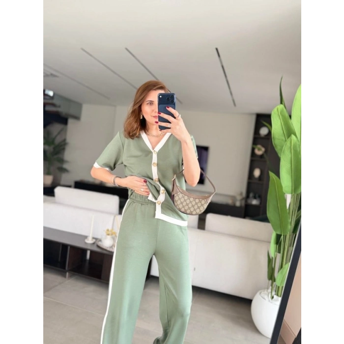 Kadın Kısa Kollu Ribana Ve Gold Düğme Detay Hırka Yanı şeritli Pantolon Ikili Takım