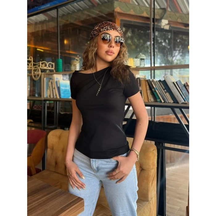 Kadın Kısa Kollu Tek Omuzu Açık Büzgülü Viskon Bluz