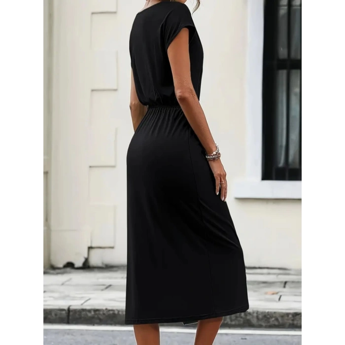 Kadın Kısa Kollu Yakası Açık Belden Kuşaklı Yandan Yırtmaçlı Midi Viskon Elbise