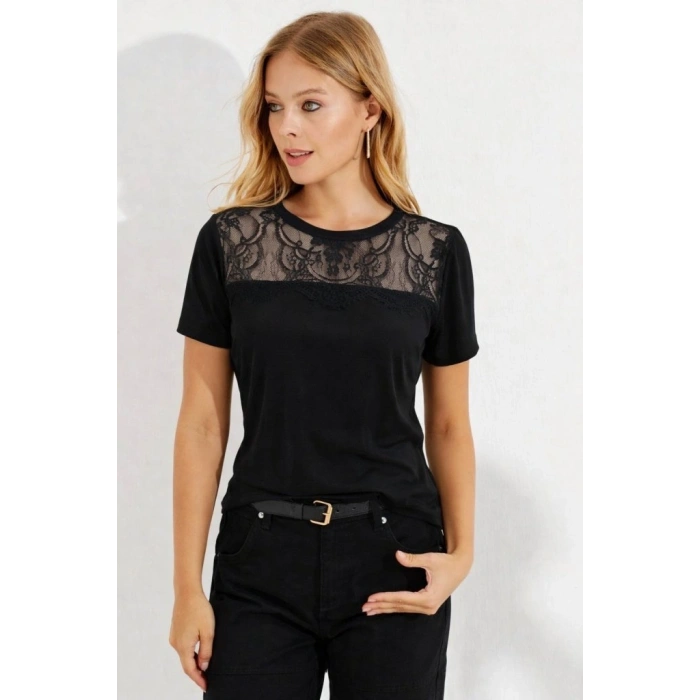Kadın Kısa Kollu Yuvarlak Yaka ön Dantel Detaylı Viskon Bluz
