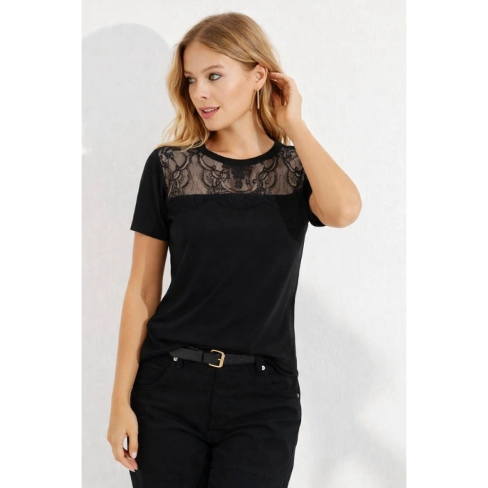 Kadın Kısa Kollu Yuvarlak Yaka ön Dantel Detaylı Viskon Bluz