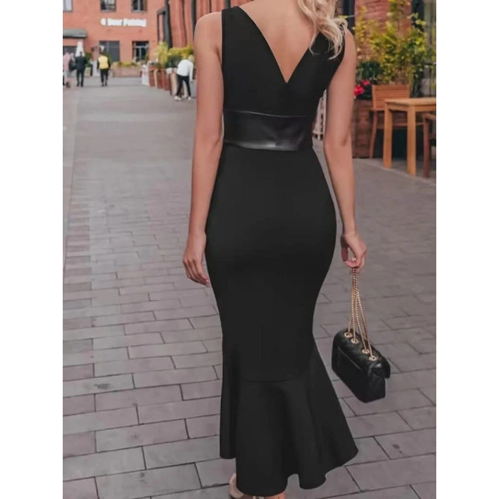 Kadın Kolsuz Kayık Yaka Beli Deri Detaylı Krep Elbise