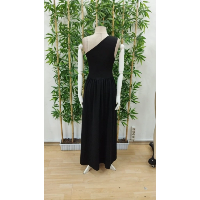 Kadın Omuzlardan Açık Asimetrik Yaka Detaylı Yırtmaçlı Maksi Boy Janjan Krep Elbise