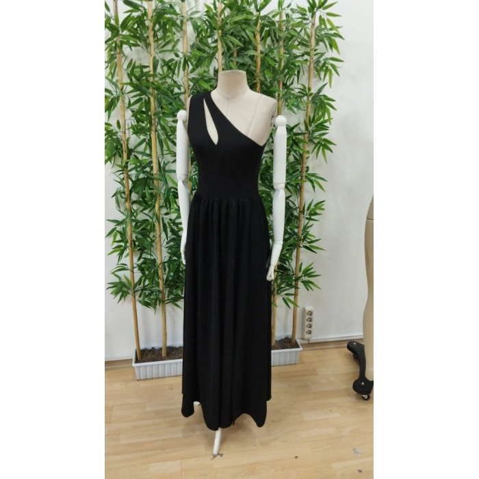 Kadın Omuzlardan Açık Asimetrik Yaka Detaylı Yırtmaçlı Maksi Boy Janjan Krep Elbise