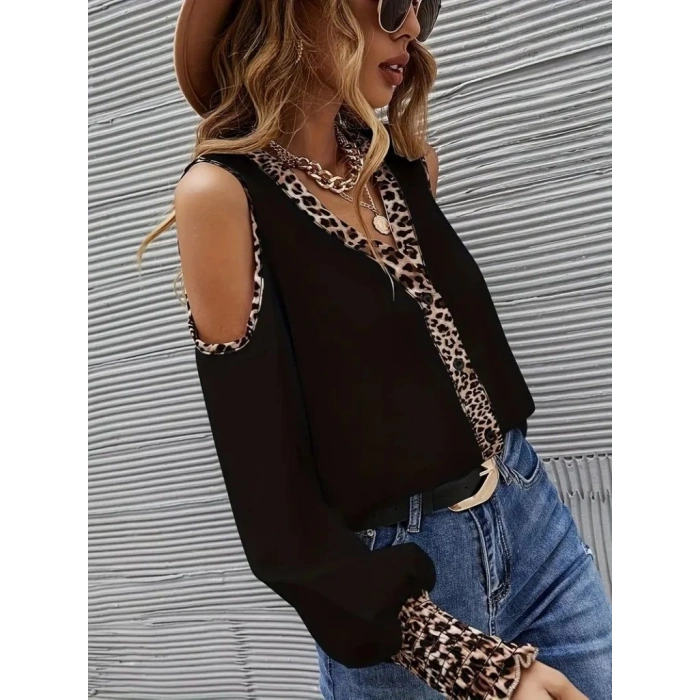 Kadın Omuzlardan Açık Yakalı önden Düğmeli Leopar Detaylı Sandy Bluz
