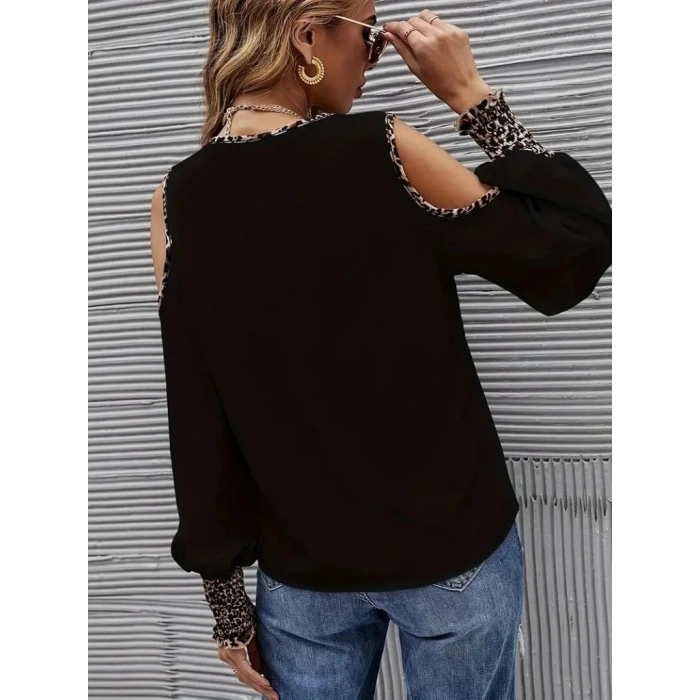 Kadın Omuzlardan Açık Yakalı önden Düğmeli Leopar Detaylı Sandy Bluz