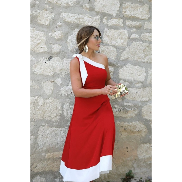 Kadın Tek Omuzu Açık Omuzlardan Kurdela Detaylı çift Renkli Ithal Krep Elbise