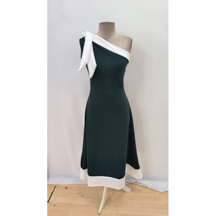 Kadın Tek Omuzu Açık Omuzlardan Kurdela Detaylı çift Renkli Ithal Krep Elbise