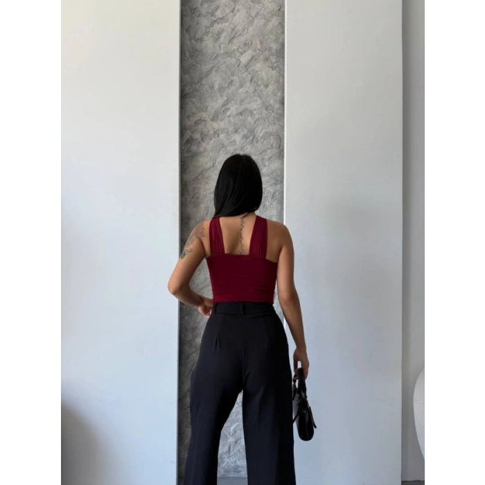 Kadın Toka Detay Halter Yaka Sandy Bluz