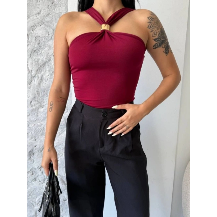 Kadın Toka Detay Halter Yaka Sandy Bluz