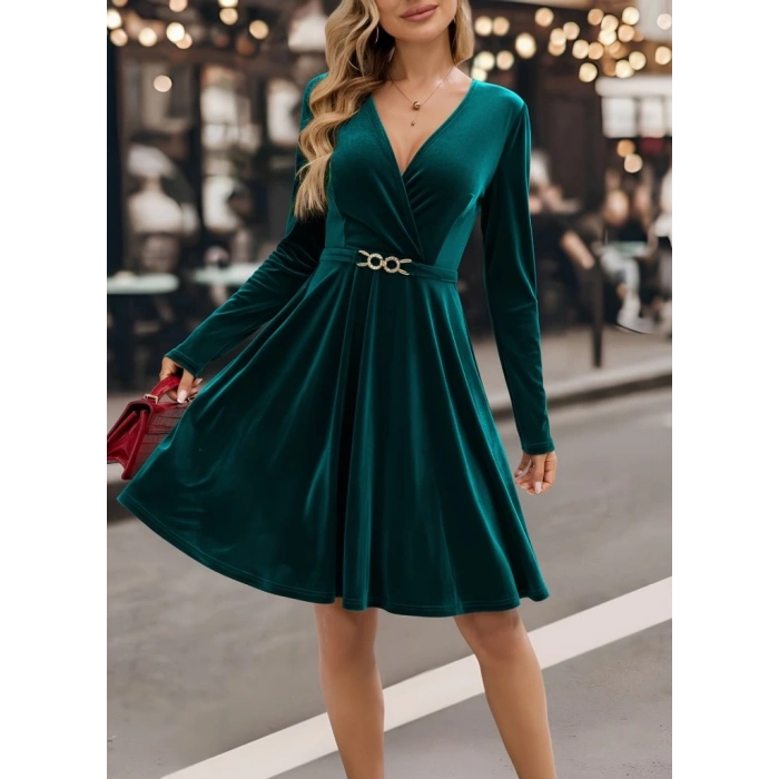 Kadın Uzun Kollu Kruvaze Yakalı Toka Detaylı Mini Kadife Elbise