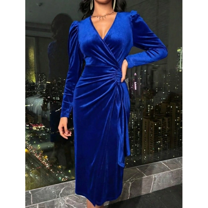 Kadın Uzun Kollu Kruvaze Yakalı Yandan Büzgülü Midi Kadife Elbise