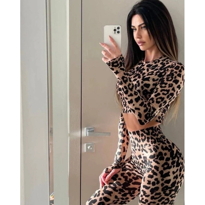 Kadın Uzun Kollu Yarım Balıkçı Yaka Full Leopar Baskılı Kısa Bluz Ve Pantolon Ikili Takım