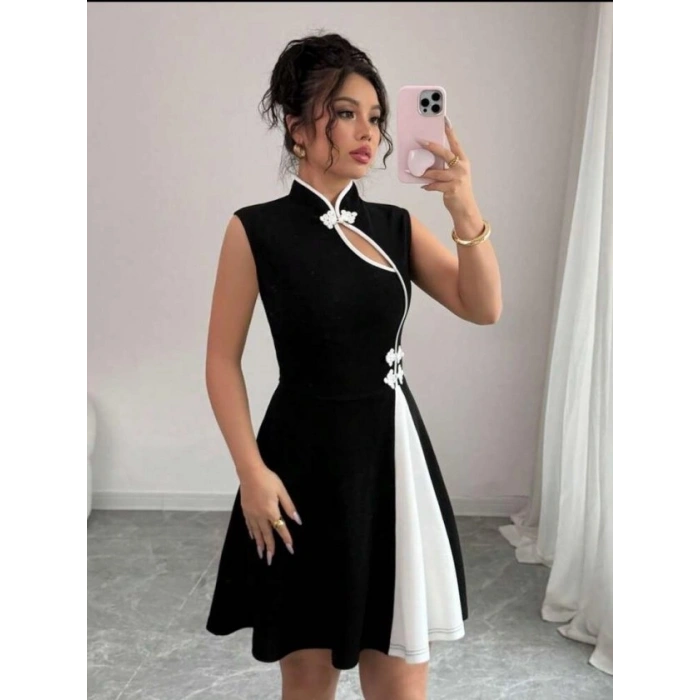 Kadın Yarım Balıkçı Yaka Pencere Dekolte Ve çift Renk Detay Mini Elbise