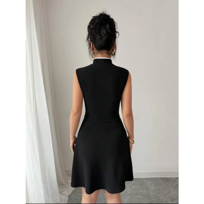 Kadın Yarım Balıkçı Yaka Pencere Dekolte Ve çift Renk Detay Mini Elbise