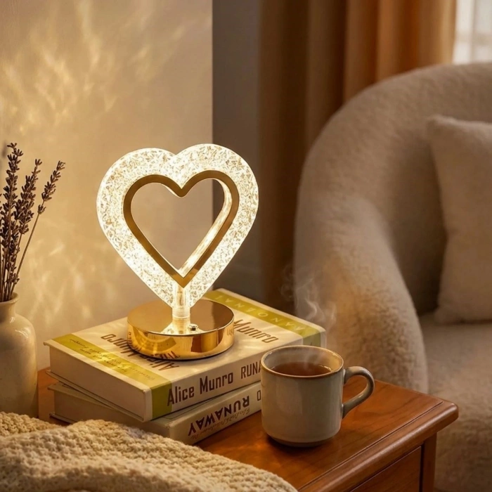 Kalp Şeklinde Kristal LED Masa Lambası – Dokunmatik, 3 Renk Işık Modlu, Şarjlı Mini Dekoratif Gece Lambası (4940)