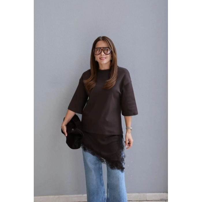 Kısa Kollu Asimetrik Kesim Dantel Güpür Detay Bluz