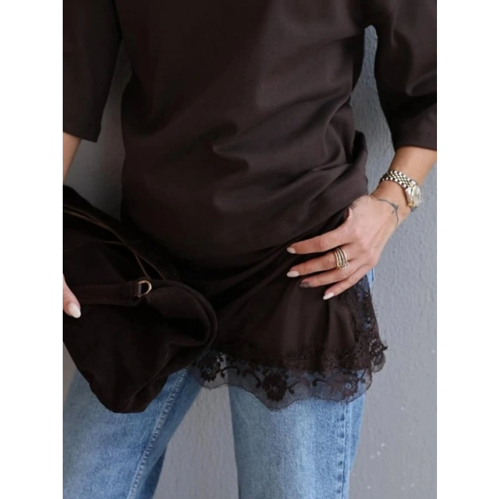 Kısa Kollu Asimetrik Kesim Dantel Güpür Detay Bluz