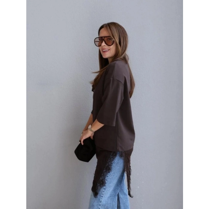 Kısa Kollu Asimetrik Kesim Dantel Güpür Detay Bluz