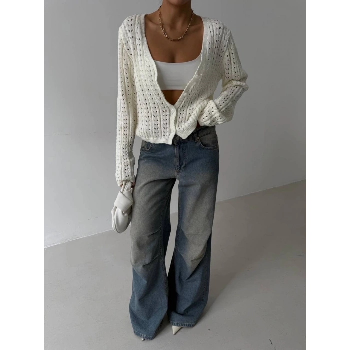 Küçük düğmeli küçük örgülü triko hırka beyaz